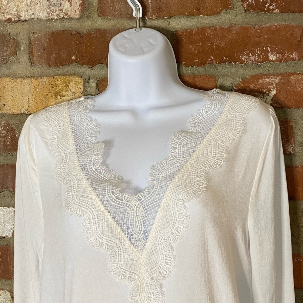 Express white lace V-neck long sleeve pull over top Size XS New with tags - Picture 4 of 8